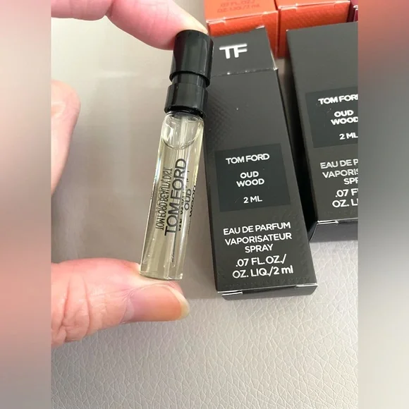 Tom Ford 6 different scent mini samples - Picture 2 of 7